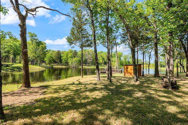 view of yard featuring a water view