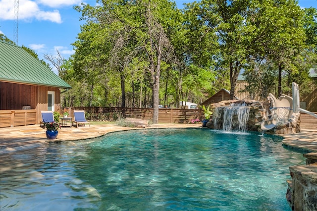 view of pool with pool water feature