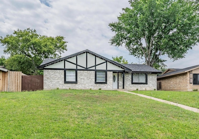 view of front of house featuring a front lawn