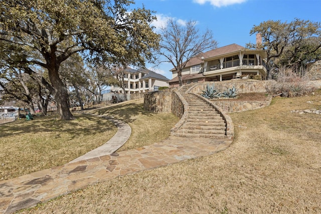 view of front facade featuring a front yard