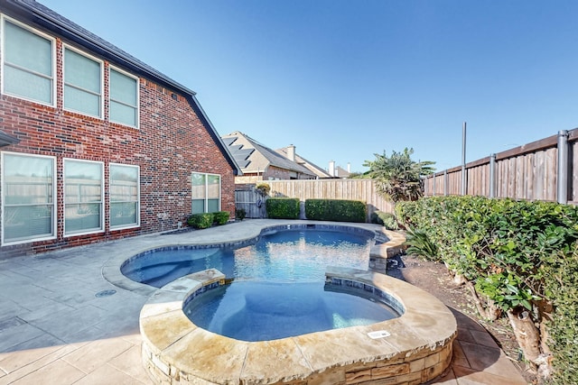 view of pool with an in ground hot tub