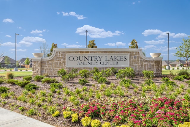 view of community / neighborhood sign