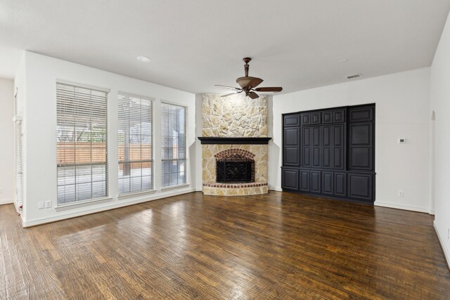 kitchen featuring dark wood-type flooring, sink, gas cooktop, pendant lighting, and decorative backsplash