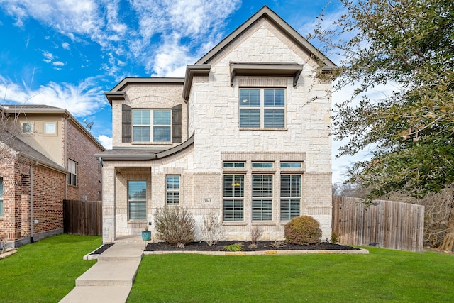 view of front of property featuring a front yard