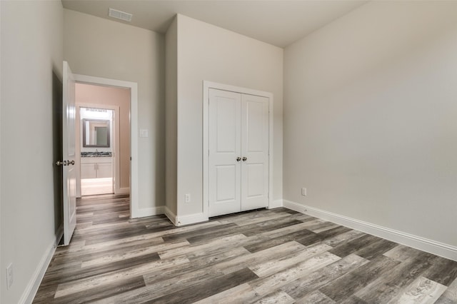 unfurnished bedroom featuring hardwood / wood-style flooring and a closet