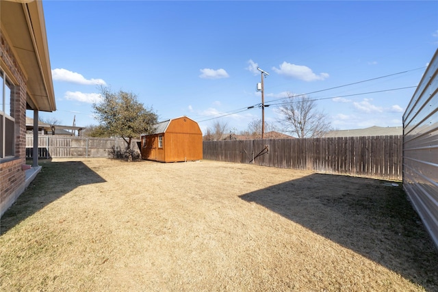 view of yard with a storage shed