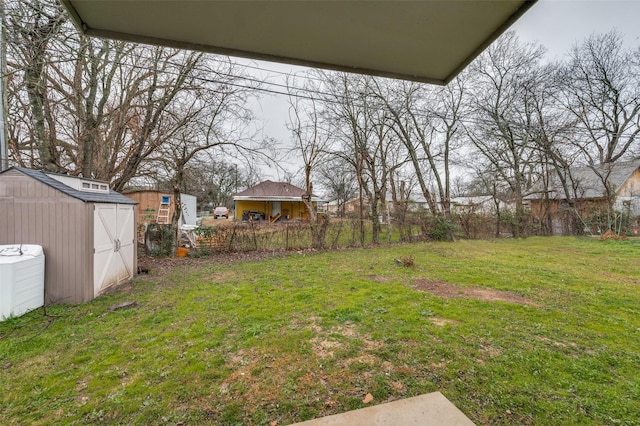 view of yard with a storage unit