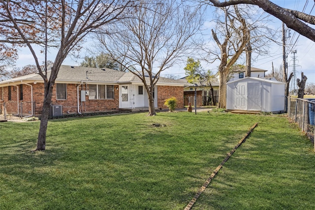 view of yard featuring cooling unit and a shed