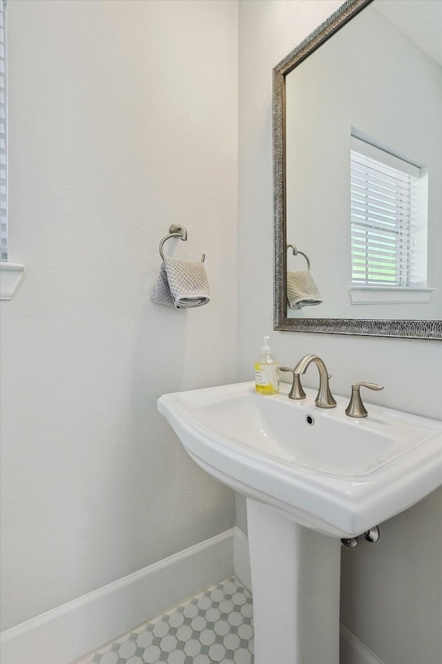 bathroom featuring sink