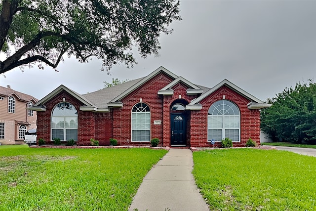 view of front facade with a front lawn