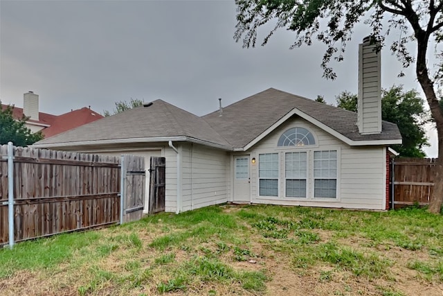 back of house featuring a yard