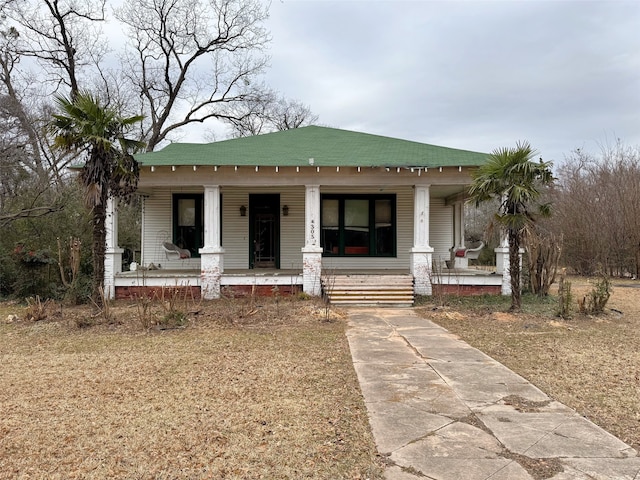 view of front of property featuring covered porch