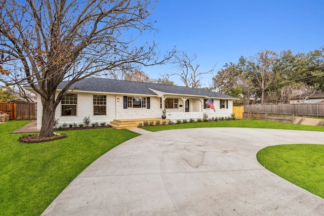 single story home with a front lawn and covered porch