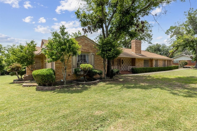 single story home featuring a front yard