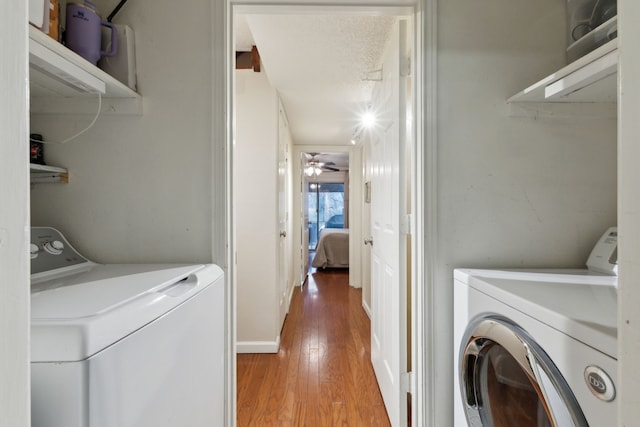 laundry area with hardwood / wood-style flooring, ceiling fan, a textured ceiling, and washer and clothes dryer