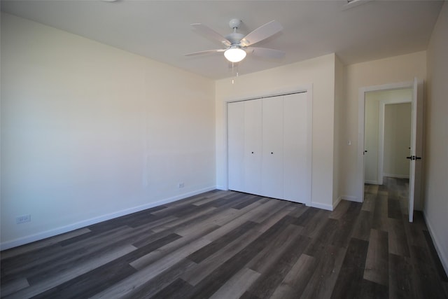 231 N 5th Ave, Munday, TX 76371 - unfurnished bedroom featuring dark hardwood / wood-style floors, ceiling fan, and a closet