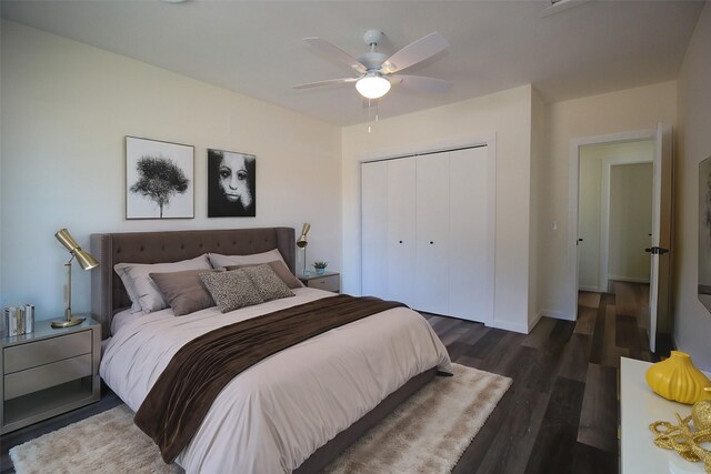 231 N 5th Ave, Munday, TX 76371 - bedroom with dark hardwood / wood-style flooring, a closet, and ceiling fan