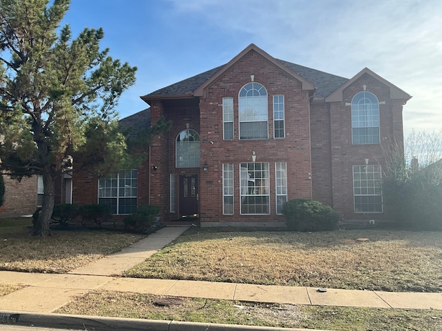 view of front of home featuring a front lawn