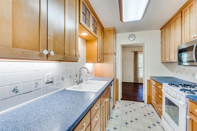 kitchen featuring stainless steel appliances, sink, and decorative backsplash