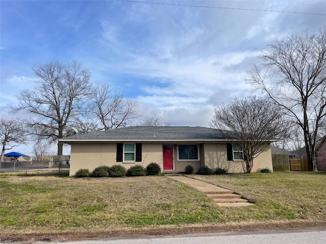 single story home featuring a front lawn