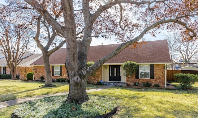 single story home featuring a front lawn