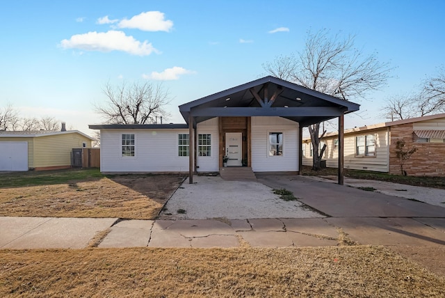 view of front facade with a carport