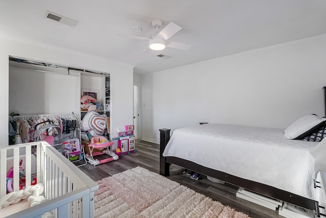 bedroom featuring dark hardwood / wood-style floors and ceiling fan