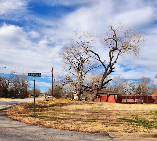 Listing photo 2 for 101 Chappell St, Terrell TX 75160