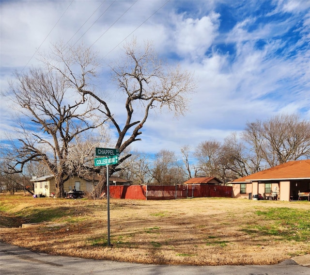 Listing photo 3 for 101 Chappell St, Terrell TX 75160