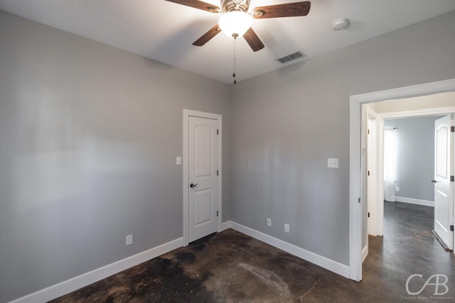 empty room with ceiling fan