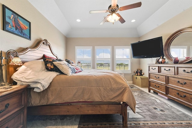 bedroom with ceiling fan