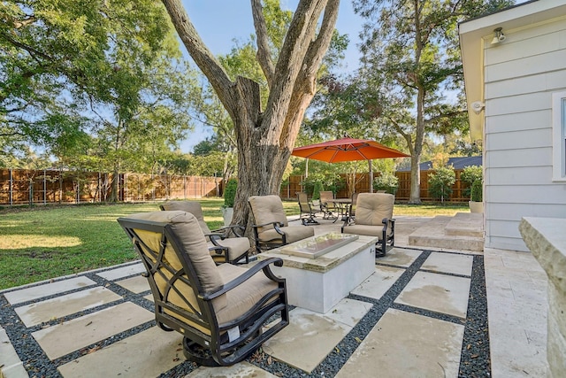 view of patio featuring an outdoor fire pit