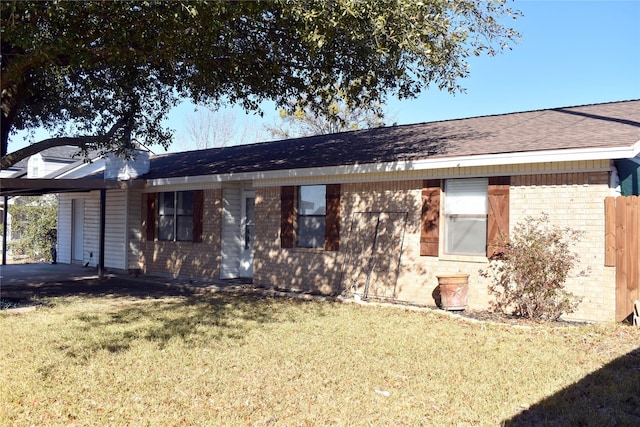 single story home featuring a front lawn