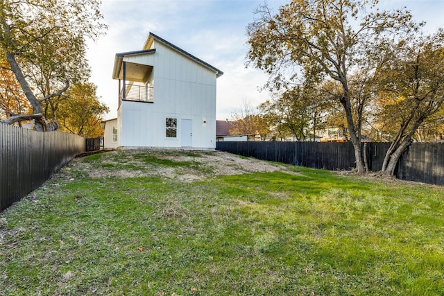 view of yard featuring a balcony