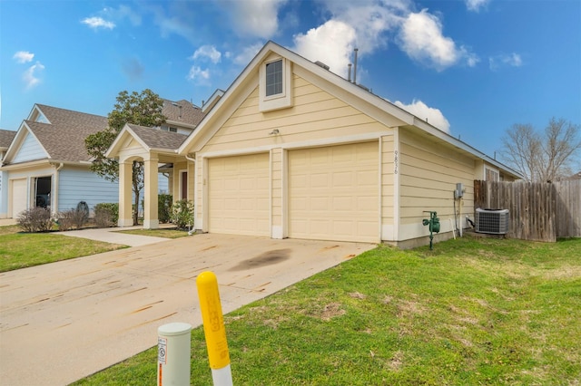 view of front facade featuring driveway, fence, cooling unit, a front yard, and an attached garage