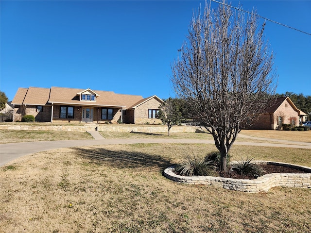 ranch-style home featuring a front yard