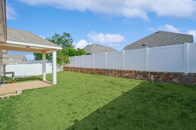 view of yard featuring a patio area