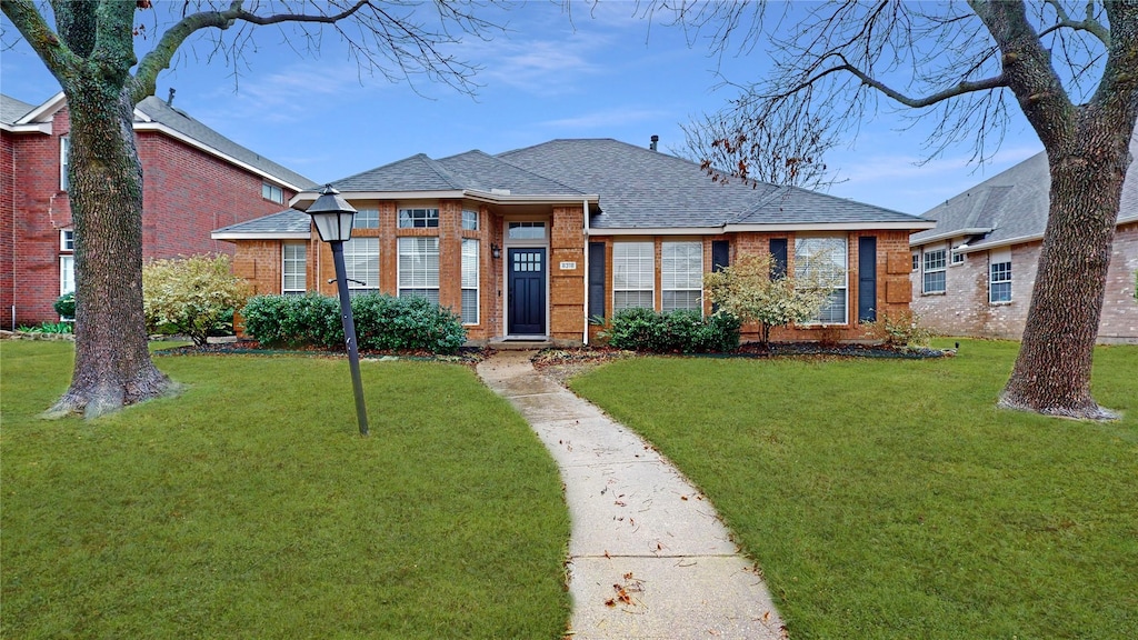 view of front of property with a front lawn