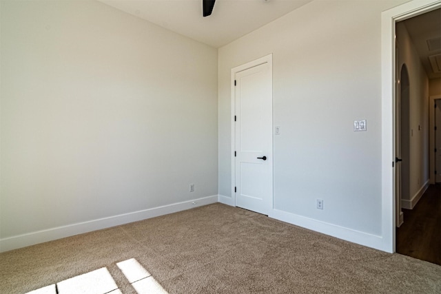 carpeted spare room featuring ceiling fan