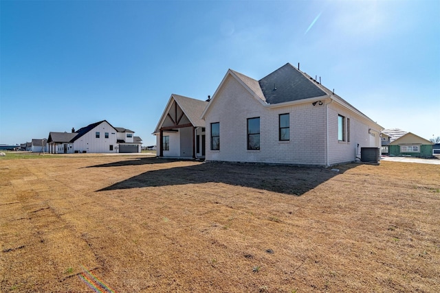 exterior space featuring a front yard