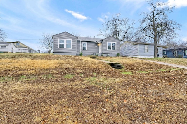 single story home featuring a front yard