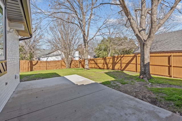 view of yard featuring a patio area