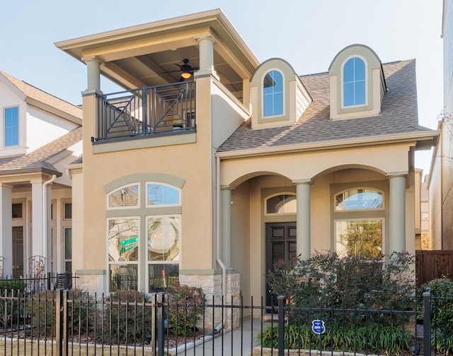 view of front of property featuring a balcony