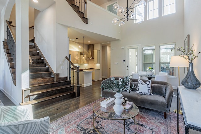 living room featuring dark wood-type flooring and an inviting chandelier