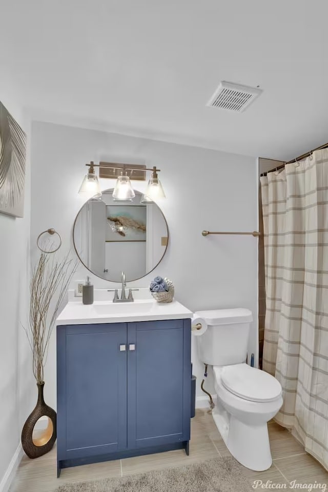 bathroom with a shower with curtain, vanity, and toilet