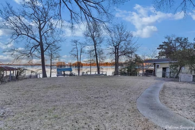 view of yard featuring a water view