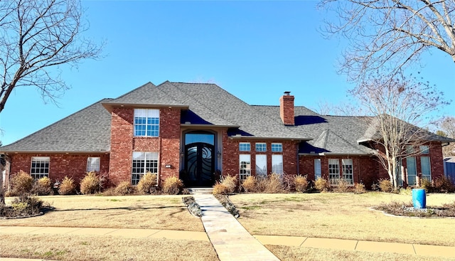 view of front of home featuring a front yard