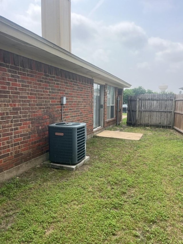 view of yard with cooling unit