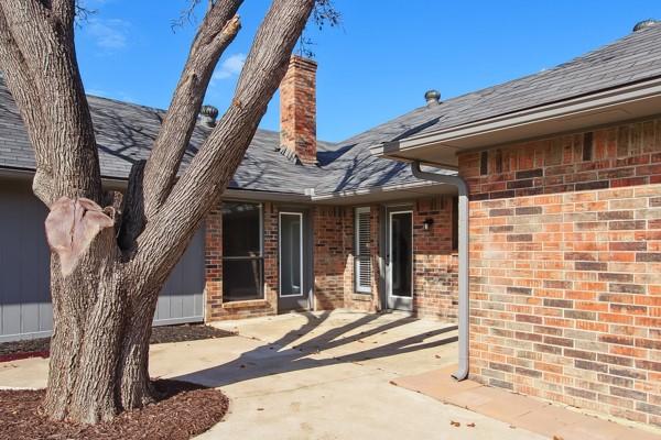 property entrance featuring a patio area