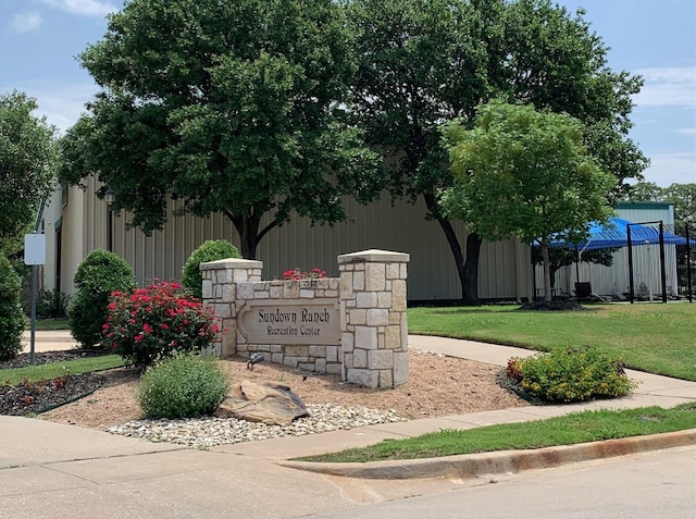 community / neighborhood sign with a lawn